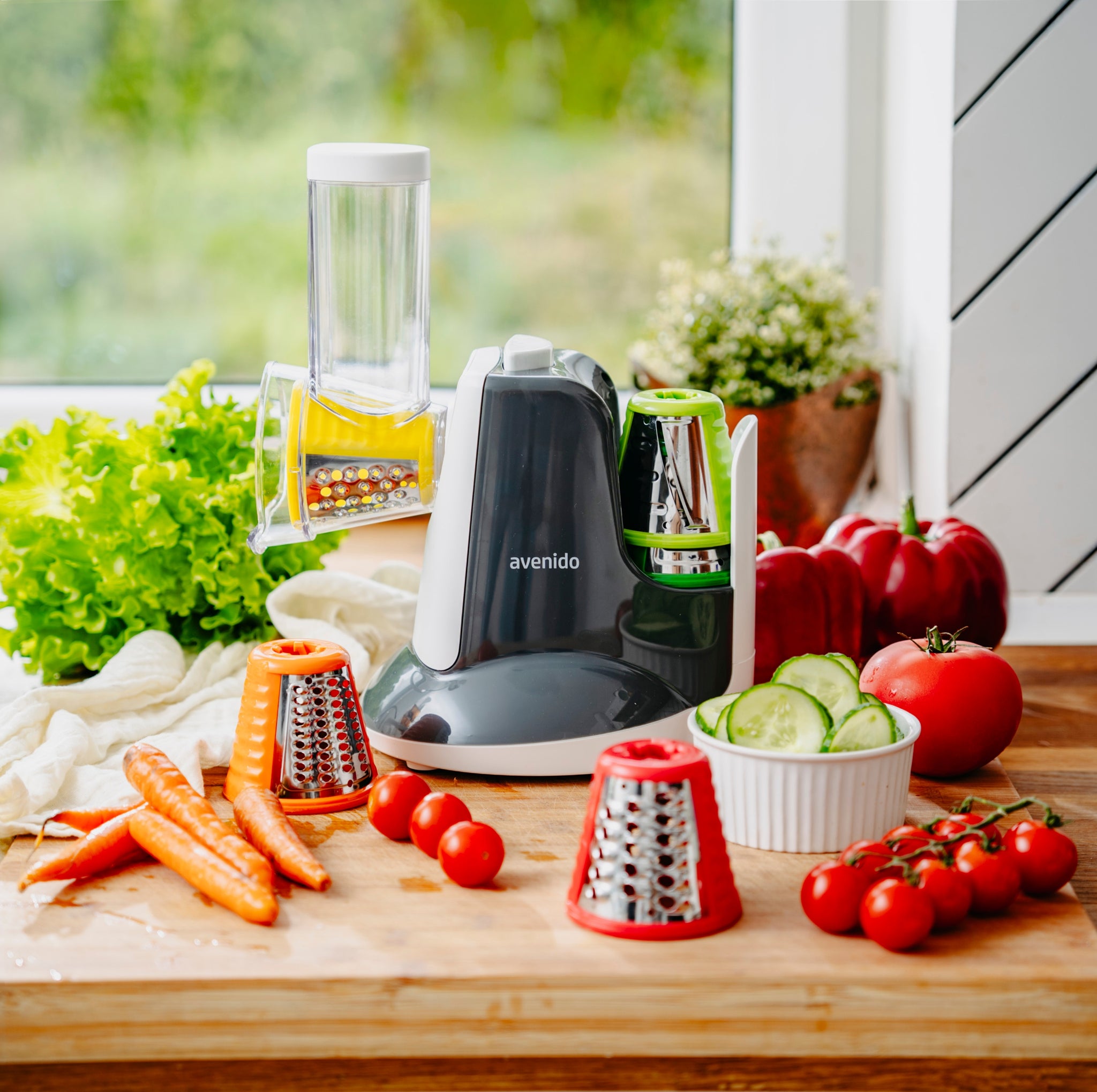 ELEKTRINIS DARŽOVIŲ, KOPŪSTŲ, SŪRIO SMULKINTUVAS/TARKYKLĖ SU 5 TARKAIS, 150W