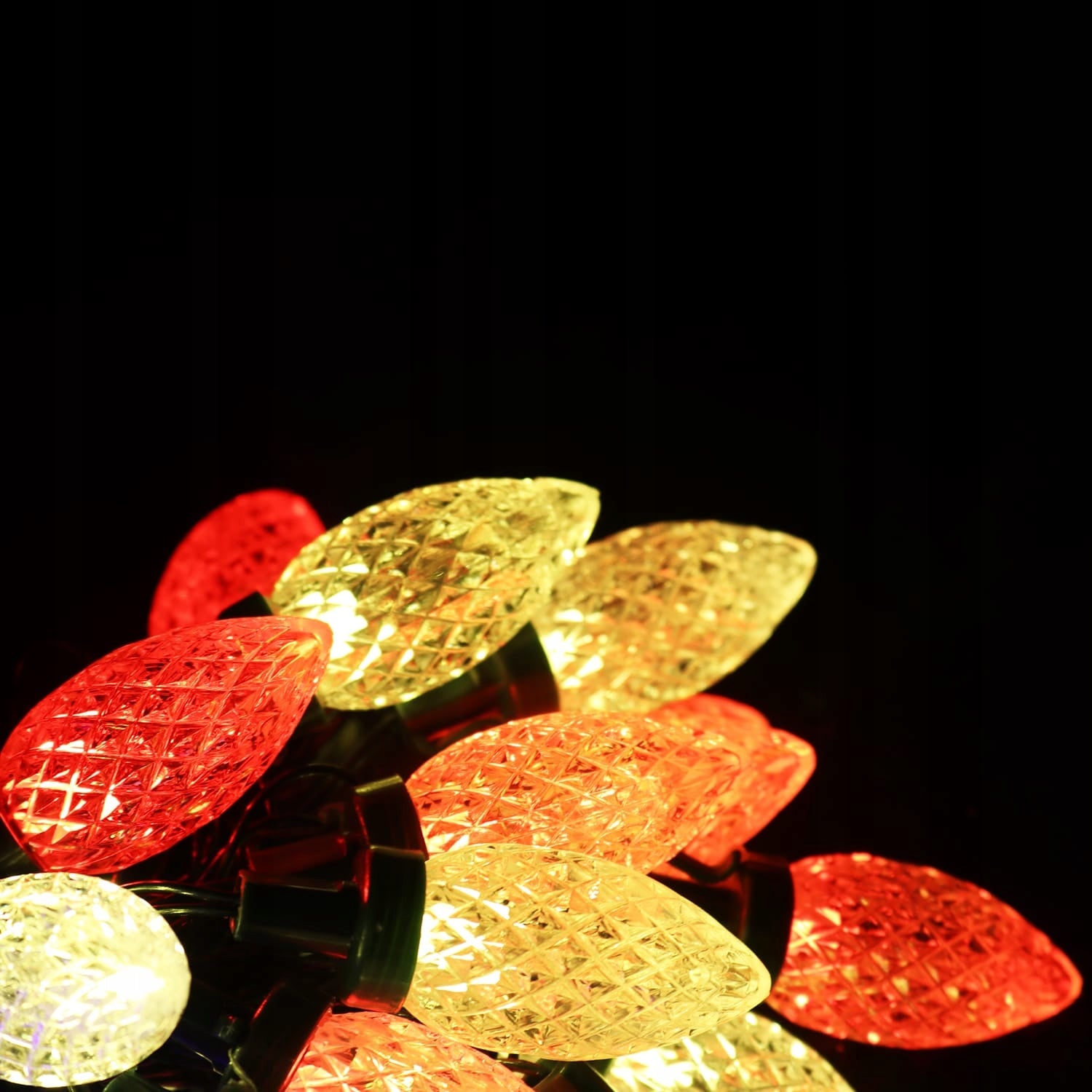 Šviečiantys kankorėžiai Kalėdinės girliandos dekoratyvinė švieselių juosta iš kankorėžių 50LED Goliat