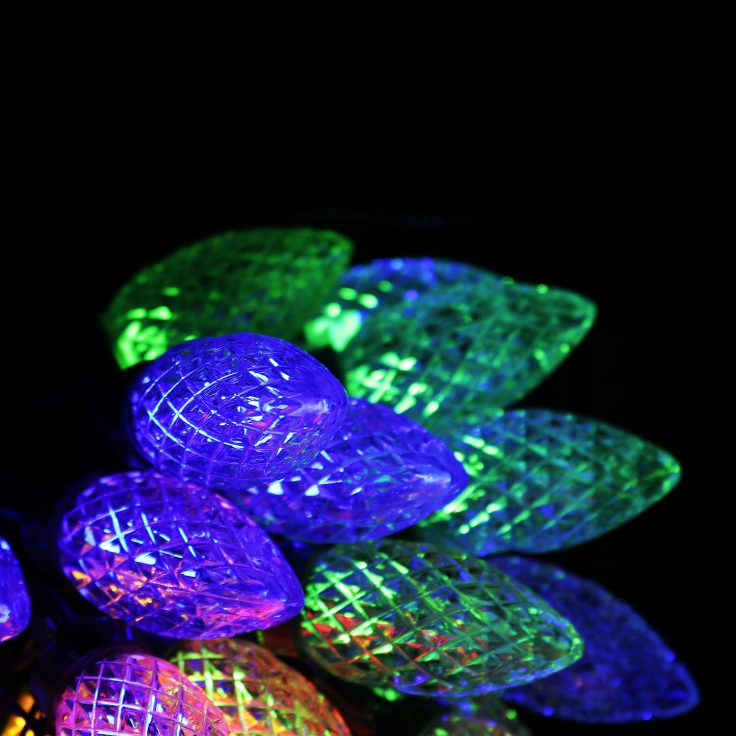 Šviečiantys kankorėžiai Kalėdinės girliandos dekoratyvinė švieselių juosta iš kankorėžių 50LED Goliat