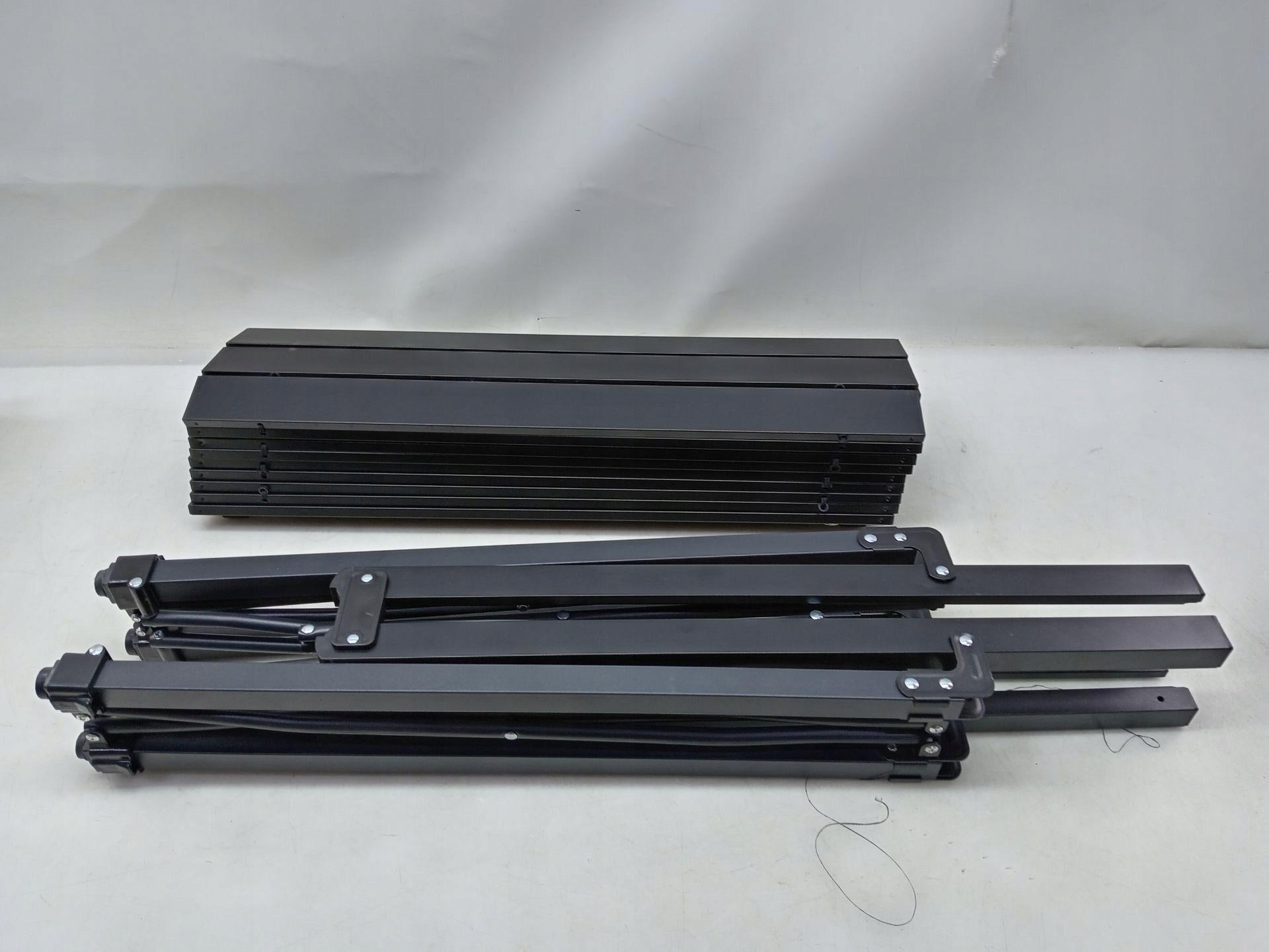 Sulankstomas kempingo stalas, aliumininis, 4-6 žmonėms, 40 x 70 x 70 cm