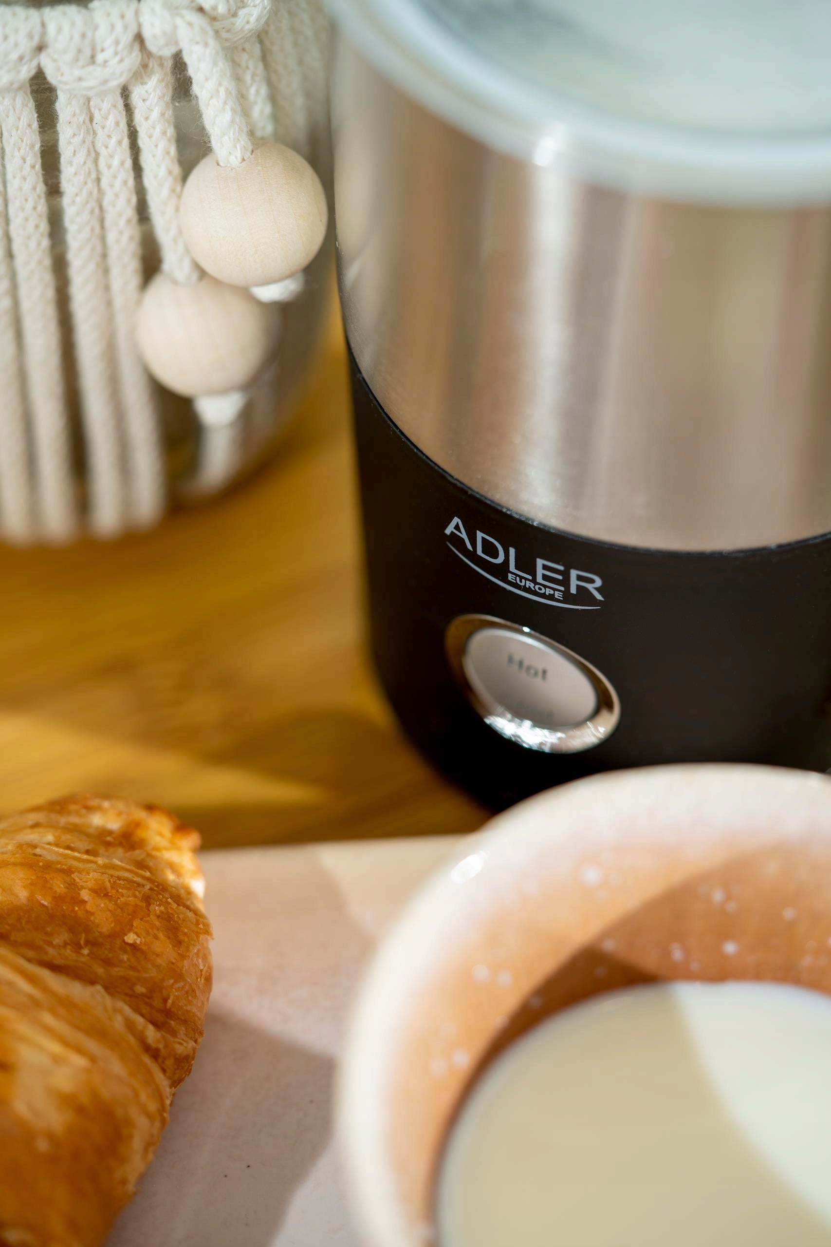 Elektrinis pieno putų plakiklis su pašildymu, latte, cappuccino, juodas, 1000W