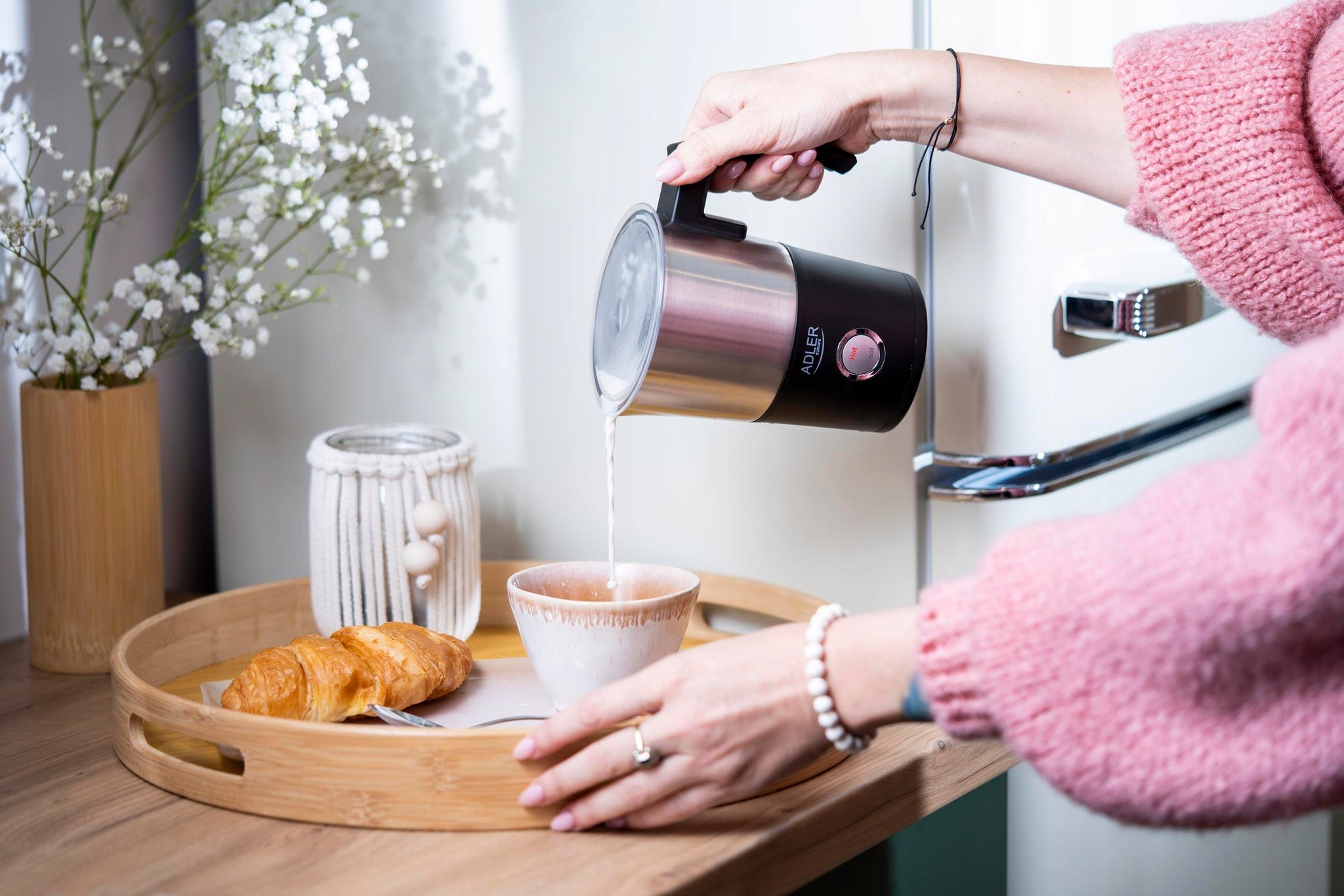 Elektrinis pieno putų plakiklis su pašildymu, latte, cappuccino, juodas, 1000W