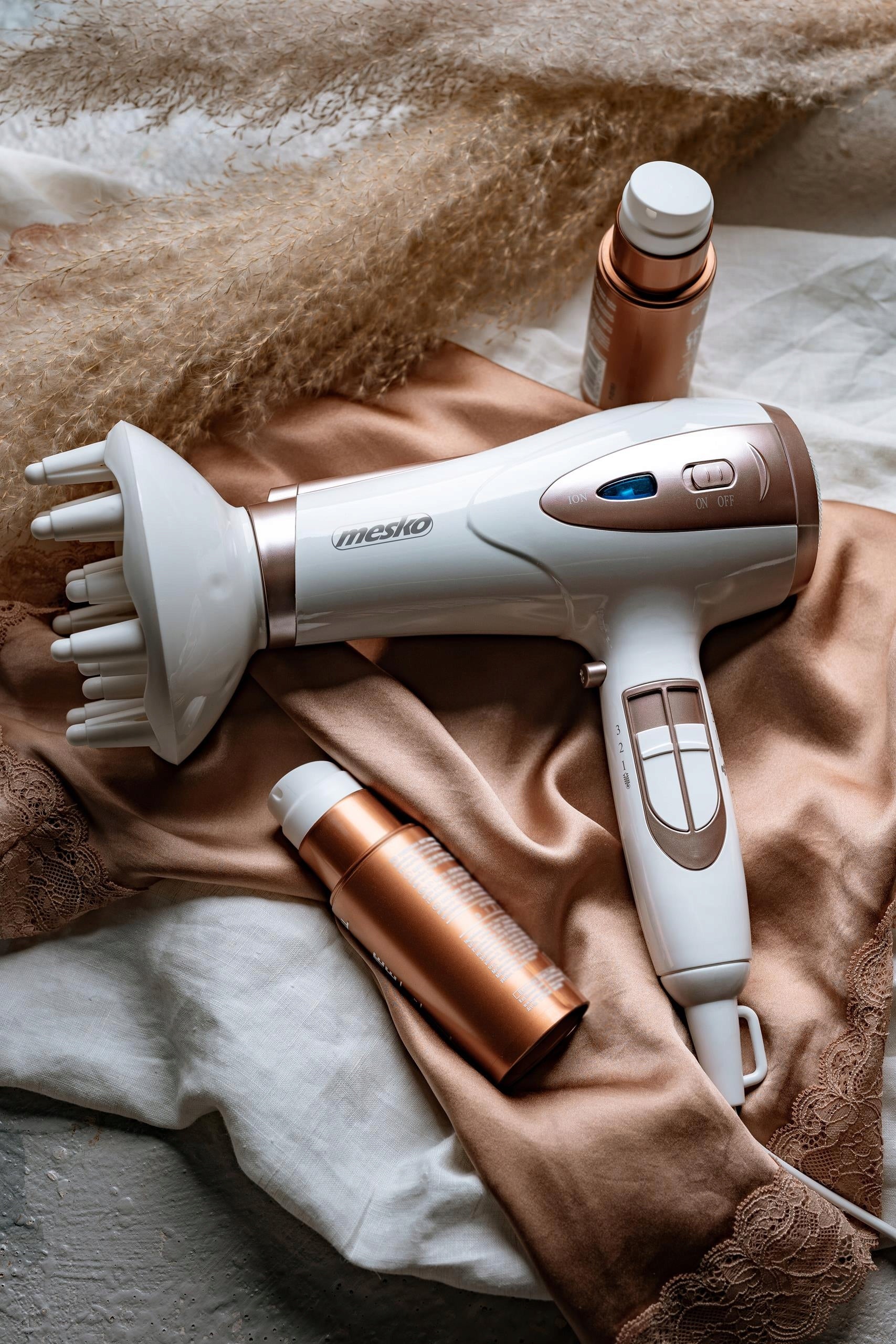 Plaukų džiovintuvas 2400W Su jonizacija Šalto oro funkcija + Koncentratorius ir Difuzorius