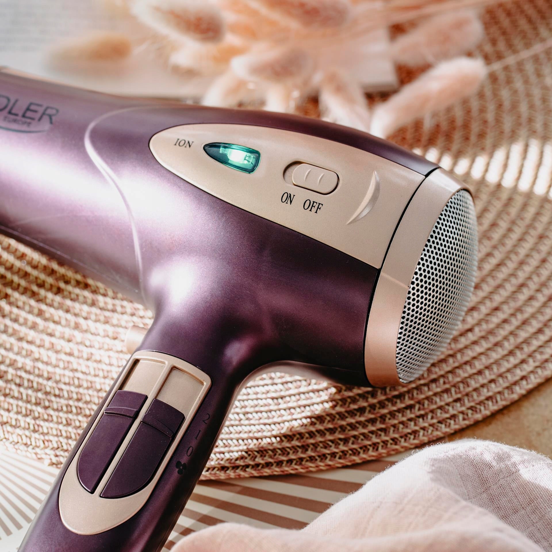 Plaukų džiovintuvas SU JONIZACIJA 2400W Šaltas pūtimas + Koncentratorius ir difuzorius