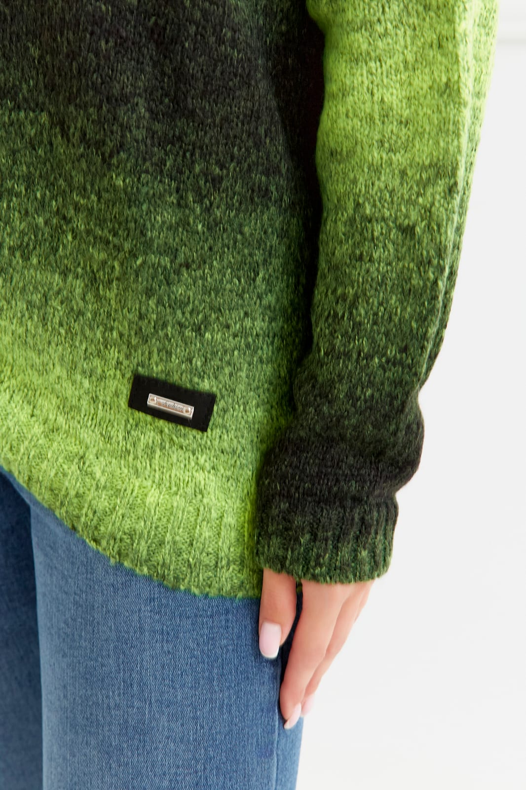 Moterų megztinis švelnus spalvos ilgomis rankovėmis 48 dydis