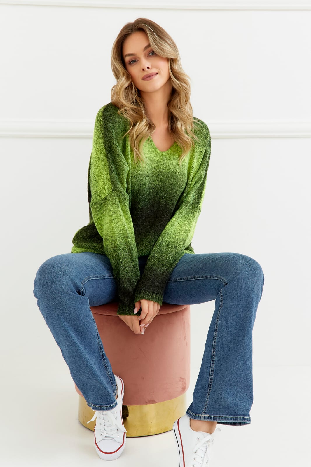 Moterų megztinis švelnus spalvos ilgomis rankovėmis 48 dydis