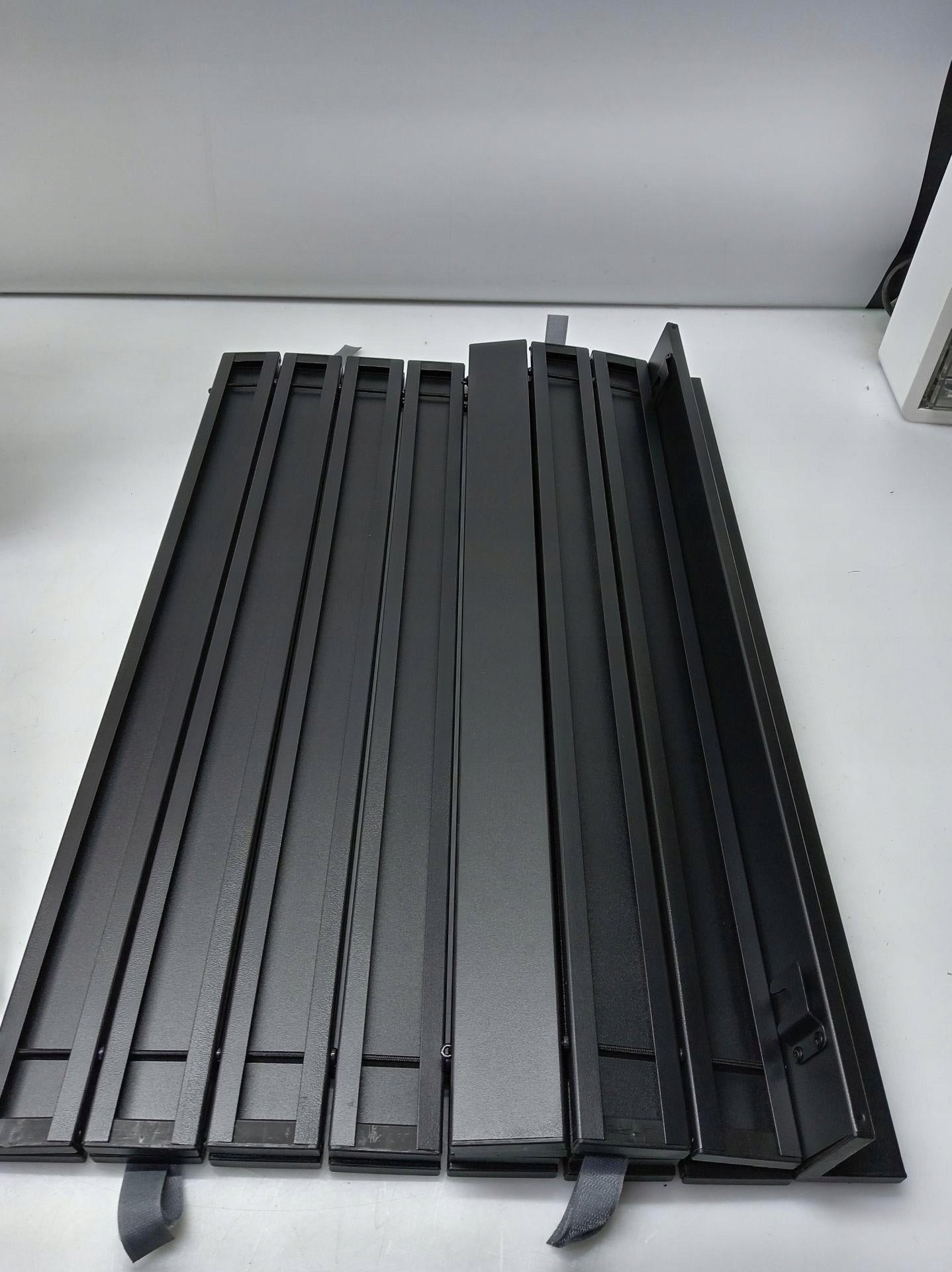 TIMBER RIDGE Suldamas kempingo stalas 108 x 71 cm juodas