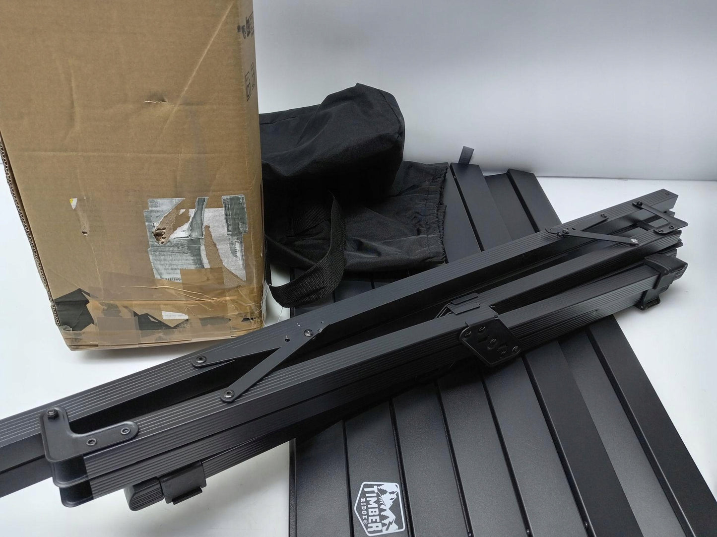 TIMBER RIDGE Suldamas kempingo stalas 108 x 71 cm juodas