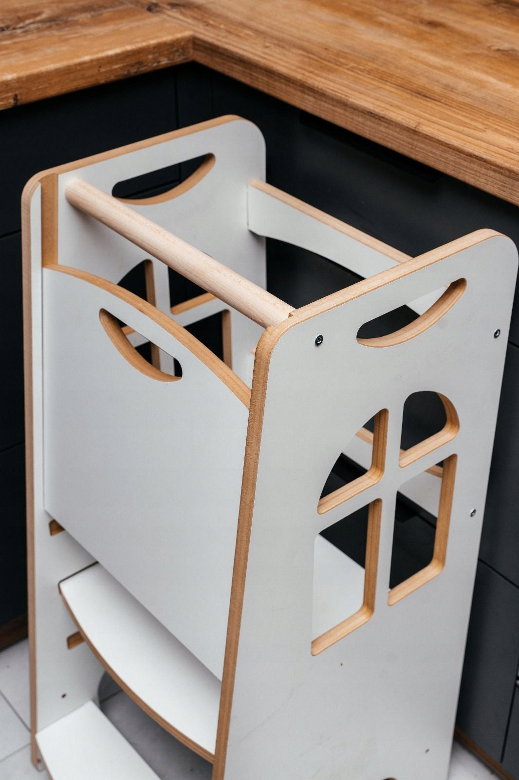 „Tower Step - Virtuvės pagalbininkas Montessori | Reguliuojamas virtuvės pagalbininkas“