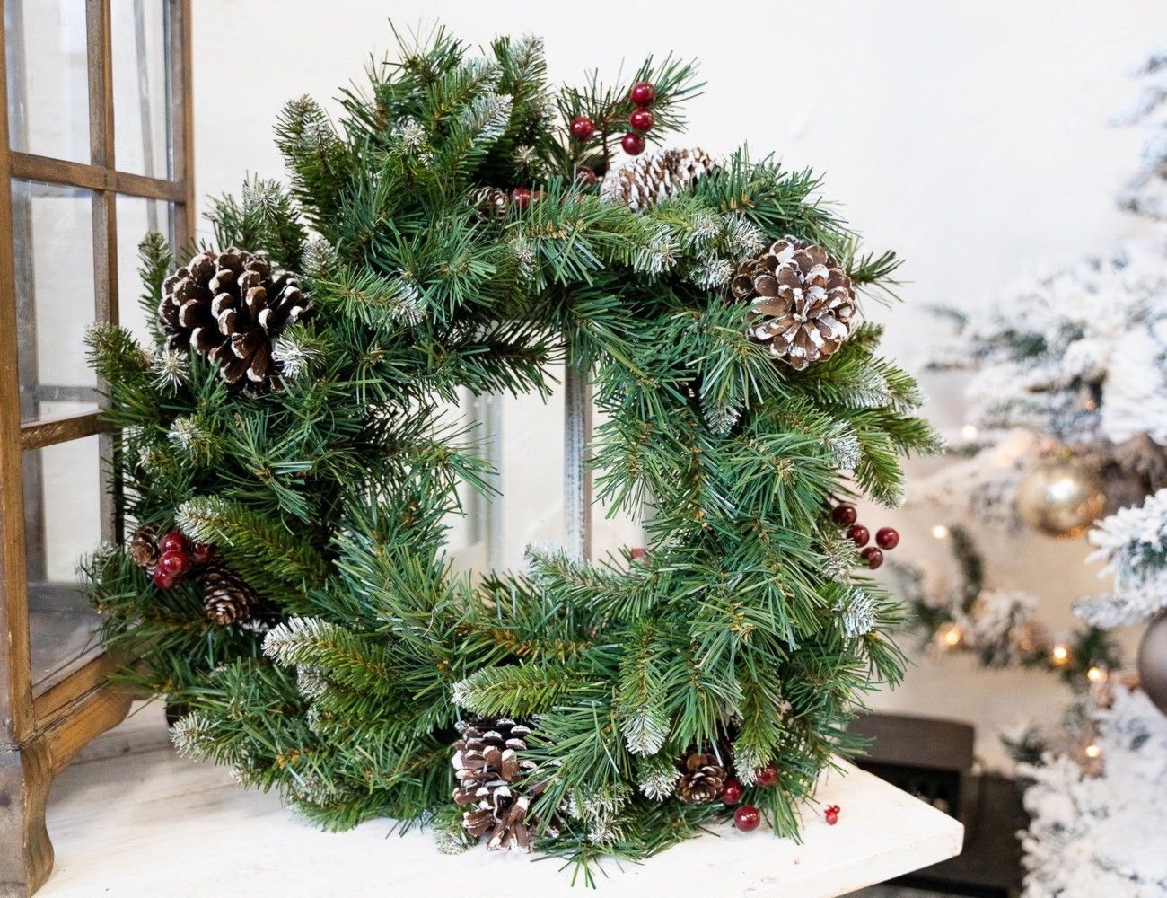 Dekoratyvinis Kalėdinis Auksinis Vainikas 30cm - Elegantiška Šventinė Puošmena