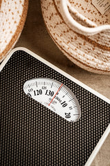 Juodos mechaninės analoginės vonios svarstyklės 136 kg