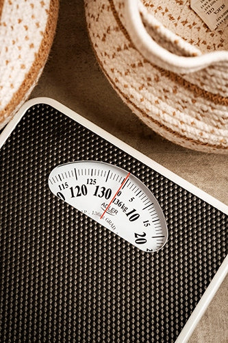 Juodos mechaninės analoginės vonios svarstyklės 136 kg