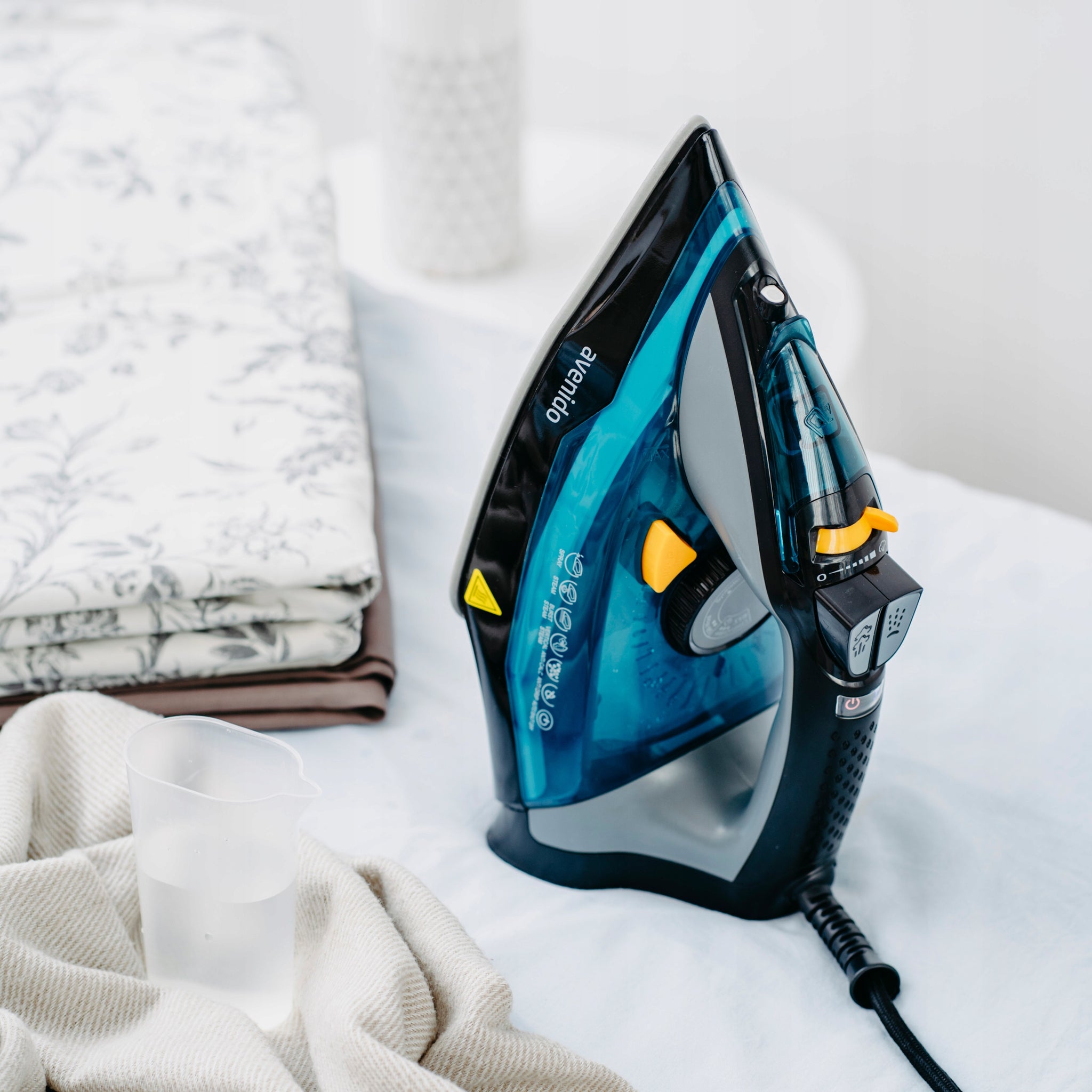 Rankinis garų lygintuvas, galingas 3000W, Strażak, vertikalus lyginimas, ANTI-CALC