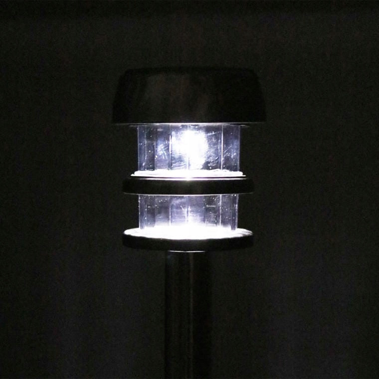 Rinkinys 4 saulės šviestuvų su sutemų jutikliu, įsmeigiamas į žemę