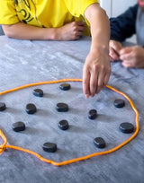 40vnt. magnetinių akmenukų rinkinys; magnetai; raištelis; edukacinis žaidimas vaikams