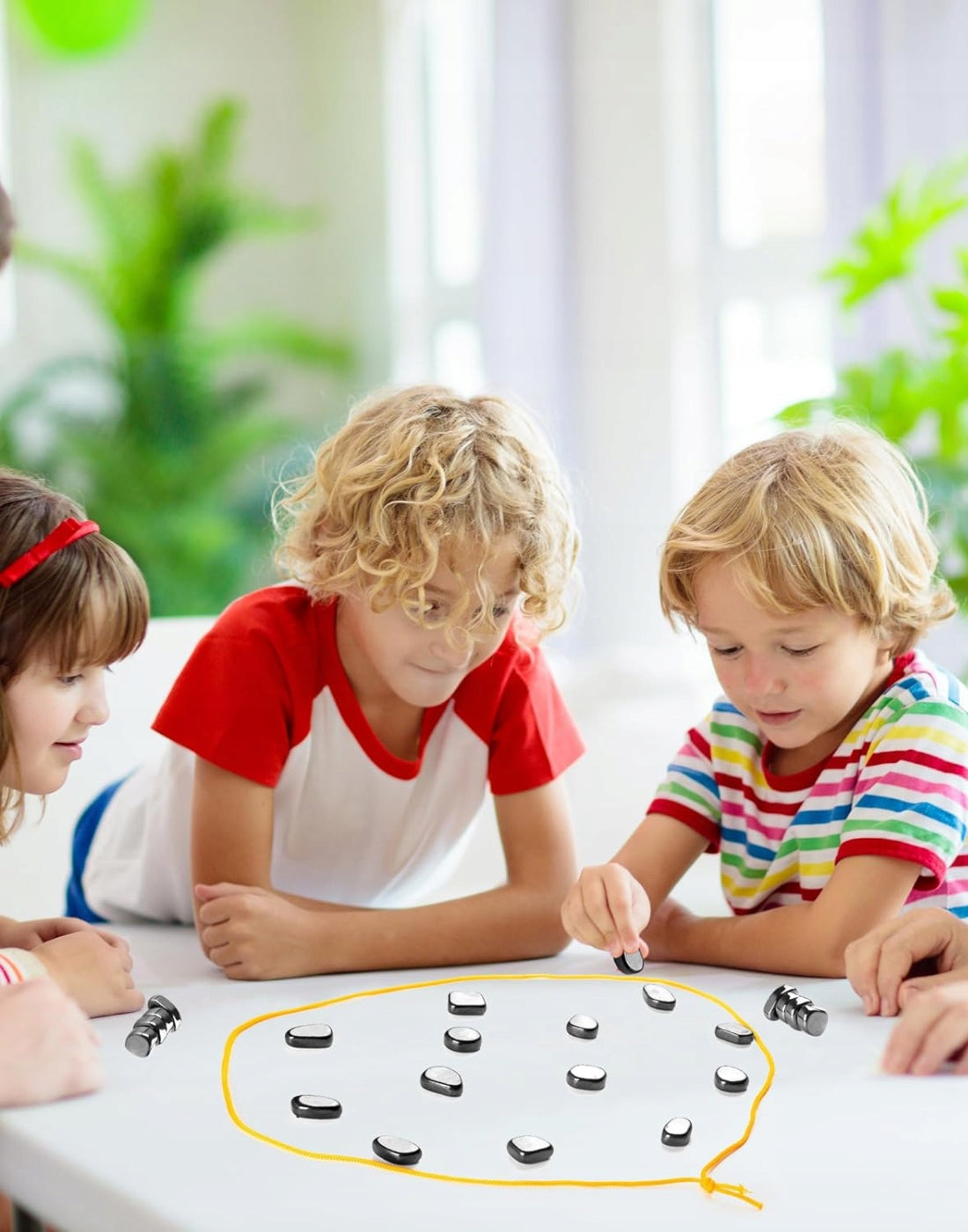 40vnt. magnetinių akmenukų rinkinys; magnetai; raištelis; edukacinis žaidimas vaikams