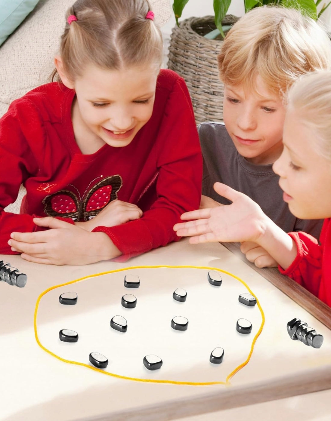 40vnt. magnetinių akmenukų rinkinys; magnetai; raištelis; edukacinis žaidimas vaikams