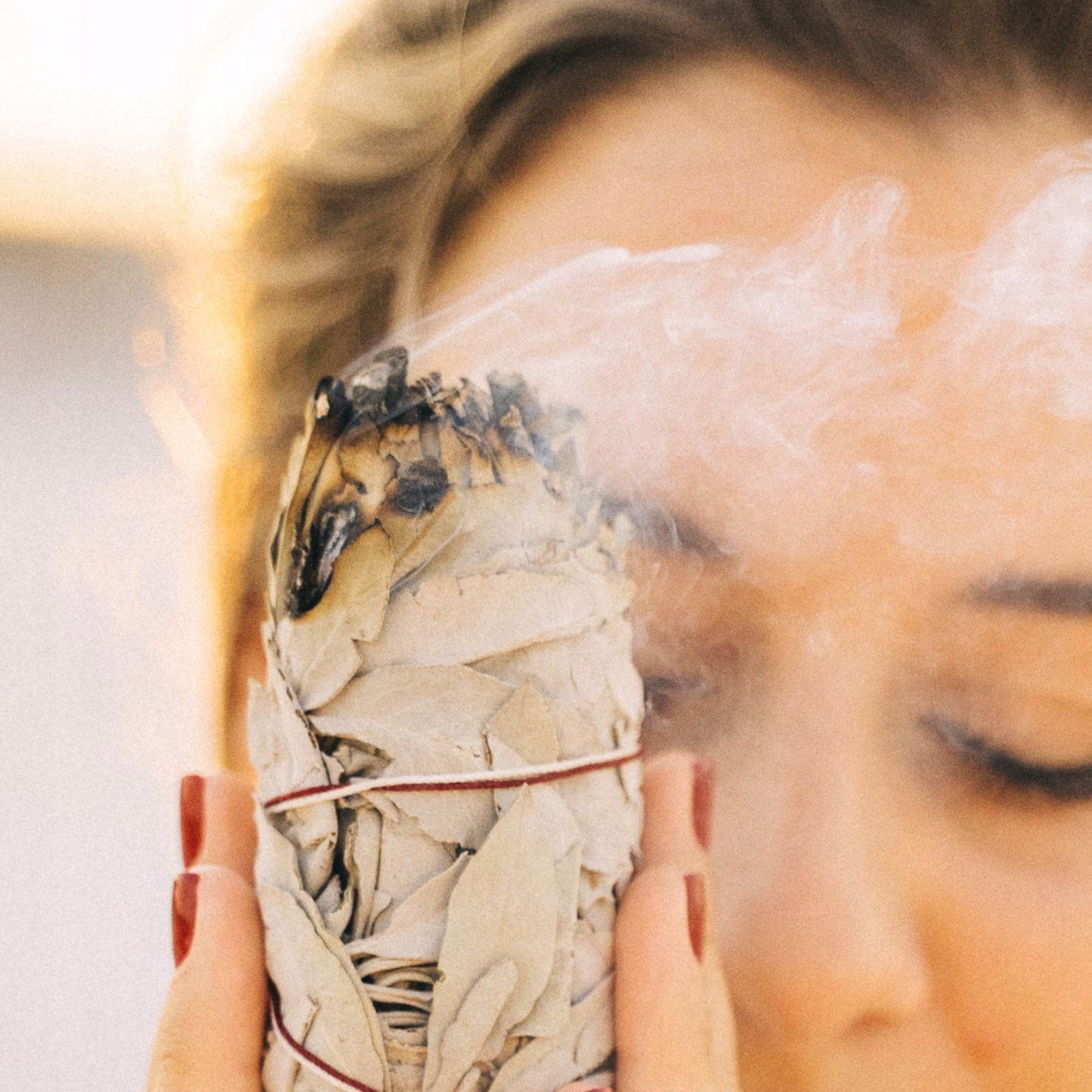 Namų ritualų rinkinys su Palo Santo ir balta šalavija, smilkalai, 7 čakrų apyrankė