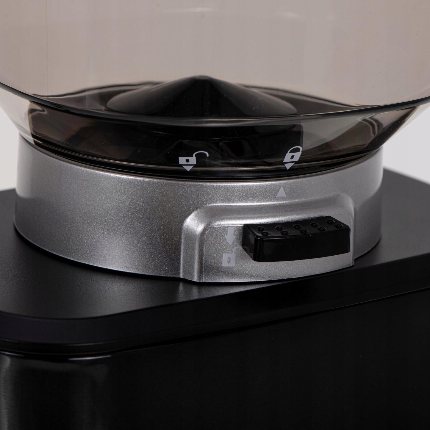 Elektrinis didelis kavos malūnėlis, kūginis malimo mechanizmas, reguliuojamas malimo rupumas